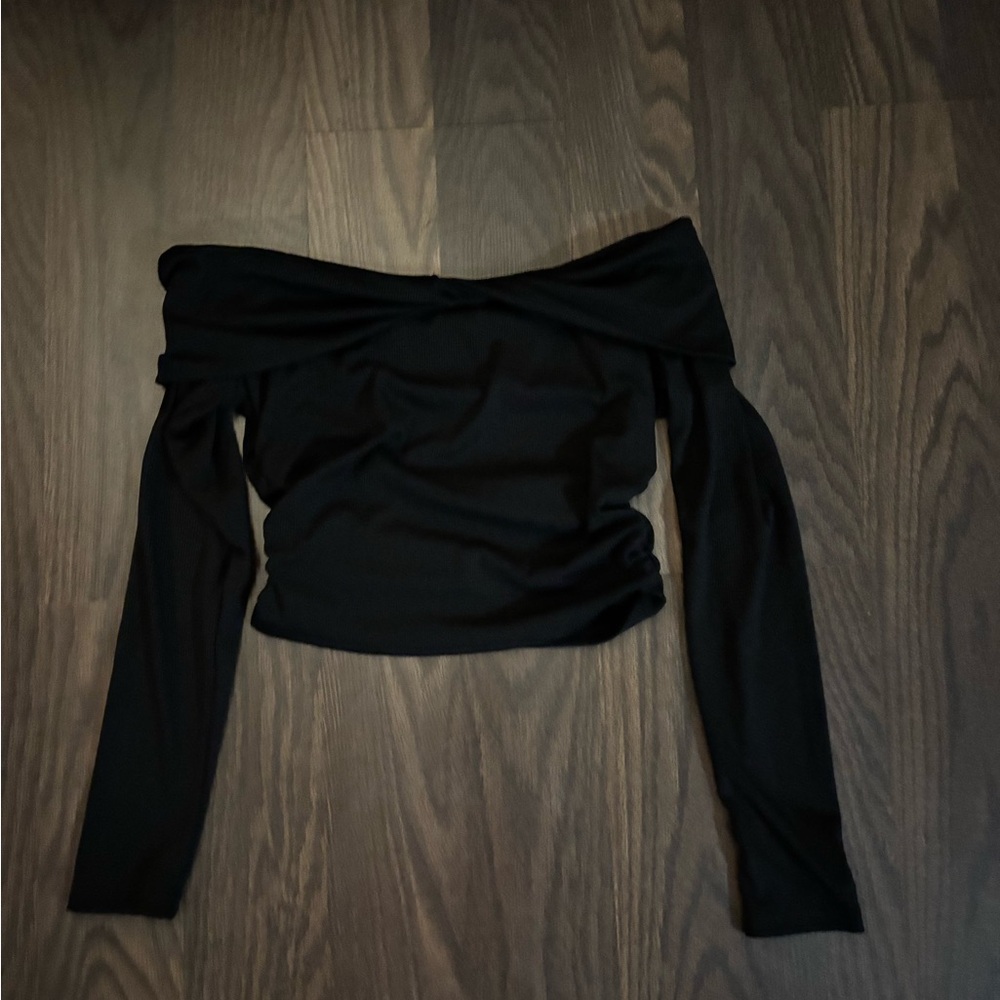 Off-Shoulder Long Sleeve Crop Top - Black